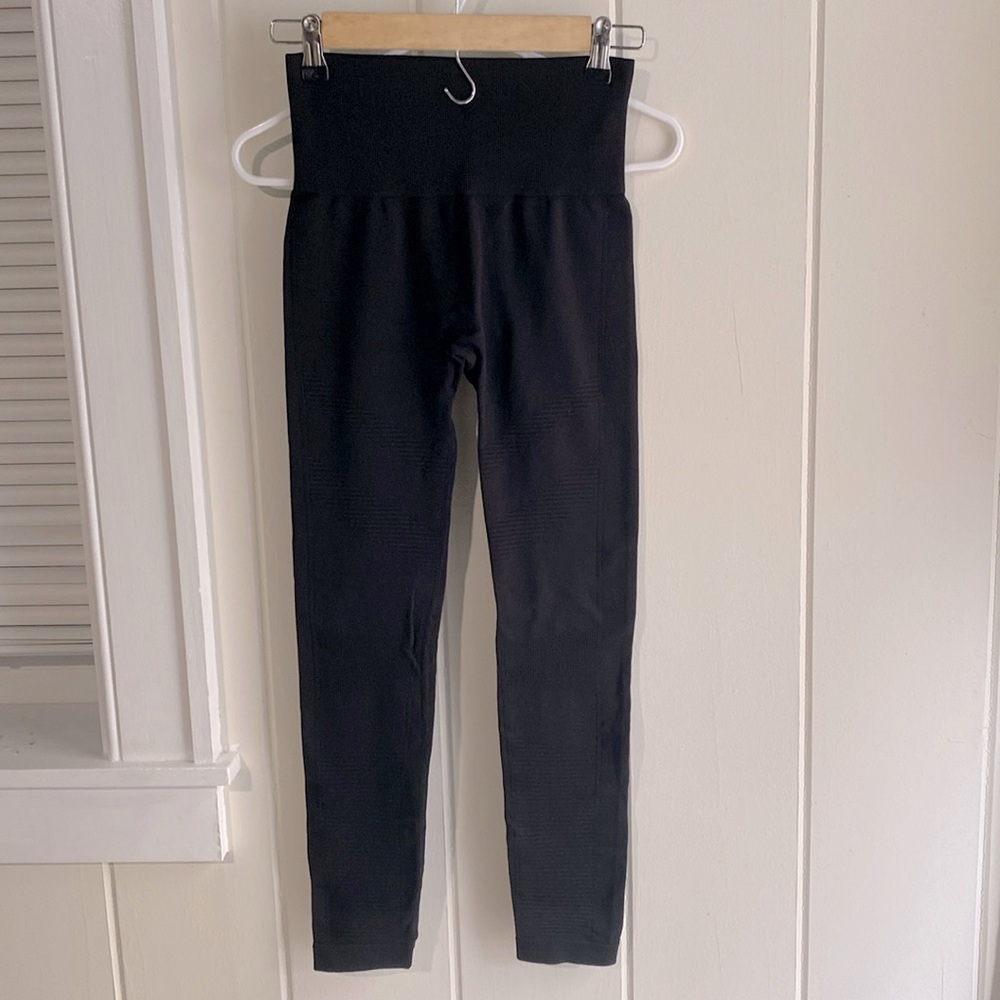 “Victoria’s Secret Pink” Black leggings. Size small.